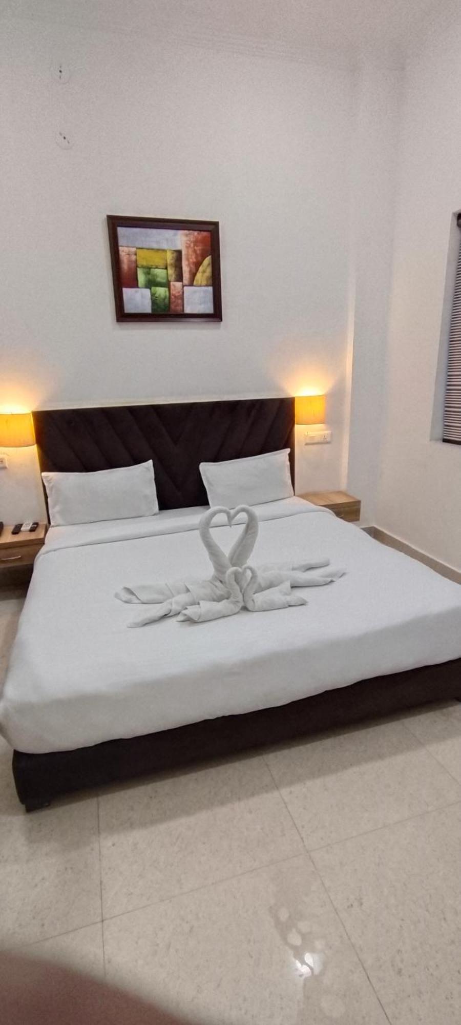 Hotel Lakeview By Bookingcare Chhatarpur Buitenkant foto