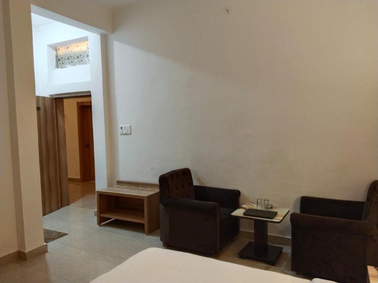 Hotel Lakeview By Bookingcare Chhatarpur Buitenkant foto